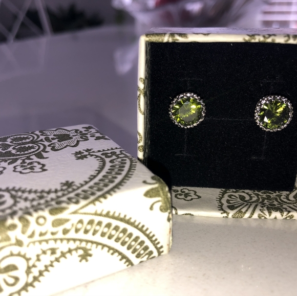 925 Silver 10mm Green Cz Crystal Cluster Stud Earrings - Picture 3 of 4